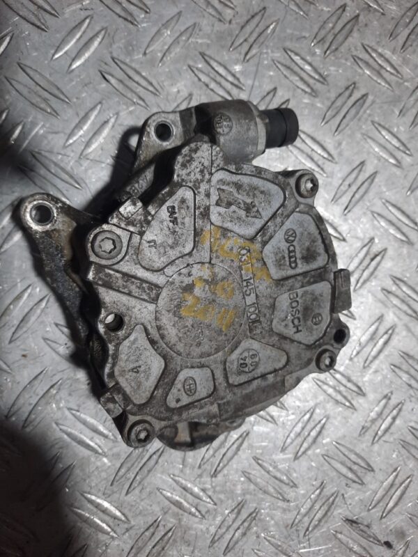 Pompa vacuum Golf Touran Ibiza Passat cod 03L145100 1.6 TDI CAY