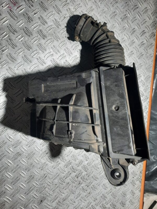 Carcasa filtru aer Renault Megane III 1.5 DCI 2010-2015 cod 8200947663