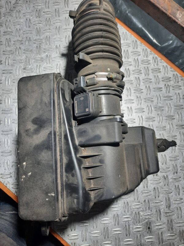 Carcasa filtru aer Renault Megane III 1.5 DCI 2010-2015 cod 8200947663