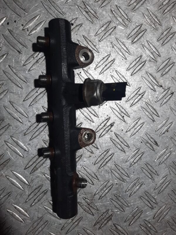 Rampa injectoare + senzor presiune Renault dacia Nissan 1.5 DCI 8201225030