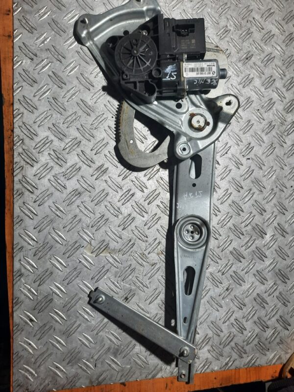 Macara cu motoras dreapta fata Renault Scenic 3 cod 966416102