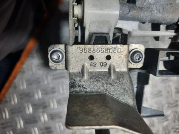 Maner dreapta fata  Peugeot 3008  5008 cod 9688668080