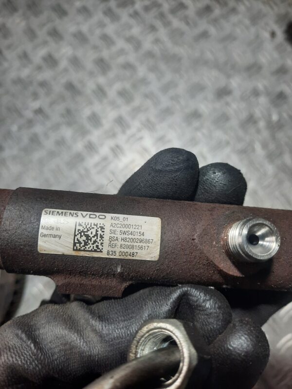 Rampa cu regulator presiune Dacia Renault Nissan Siemens cod 8200296867