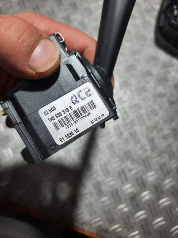 Maneta semnalizare VW Golf 5 Octavia 2 cod 1K0953513E
