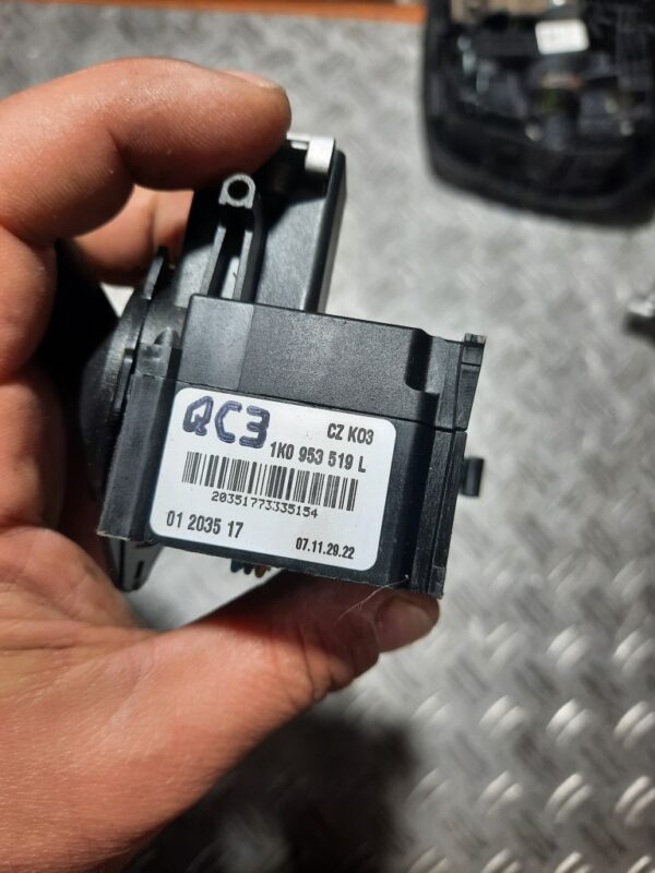 Maneta stergator VW Jetta  2010 cod 1K0953519L