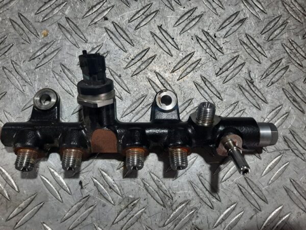 Rampa injectoare cu regulator presiune 1.5 dci k9k872 Dacia Renault Nissan Mercedes