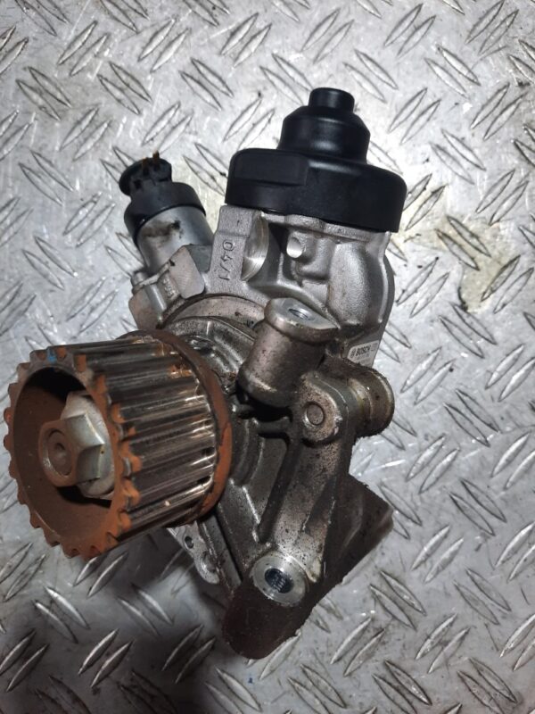 Pompa injectie cu Regulator presiune Bosch Renault Dacia Nissan Cod 0445010704