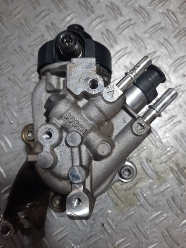 Pompa injectie cu Regulator presiune Bosch Renault Dacia Nissan Cod 0445010704