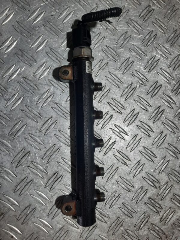 Rampa Injectoare cu regulator Chevrolet Captiva Opel Antara 2.2 dCi COD 96868901 R9144Z300A