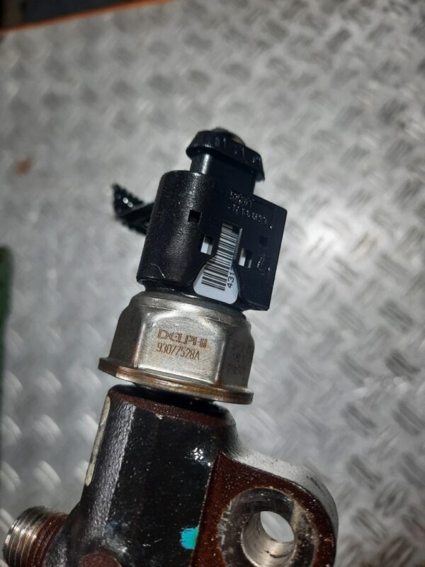 Rampa Injectoare cu regulator Chevrolet Captiva Opel Antara 2.2 dCi COD 96868901 R9144Z300A