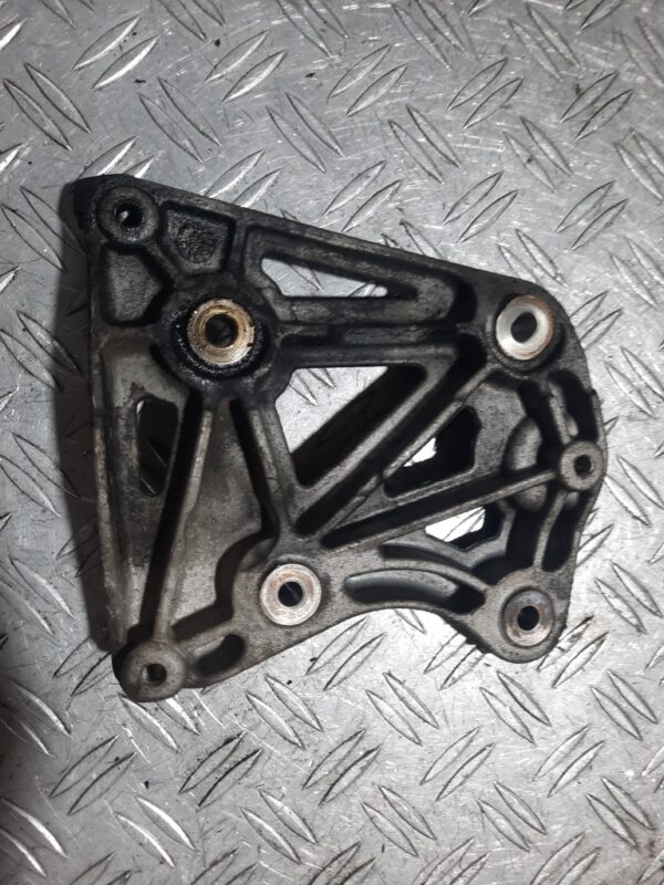 Suport compresor 2.2 cdti cod 96868422 Chevrolet Captiva Opel Antara