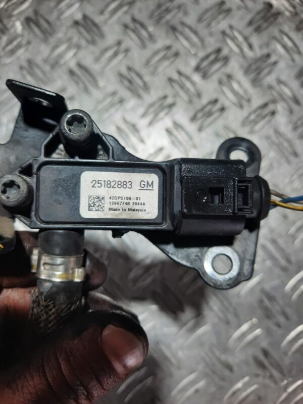 Senzor Presiune Filtru Chevrolet Captiva Opel Antara cod 25182883