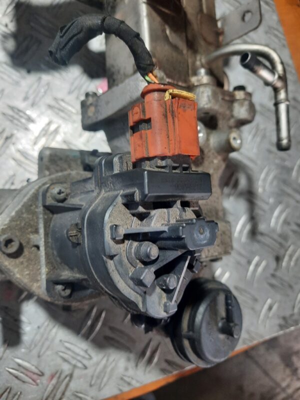 Racitor gaze cu egr (piesa completa) Opel Antara Euro 5 Z22D1 2.2 cdti cod 25185316