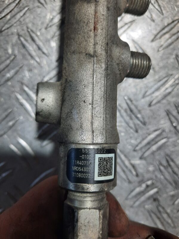 Rampa injectoare cu regulator Opel Astra J 1.6 CDTi  cod 55570022