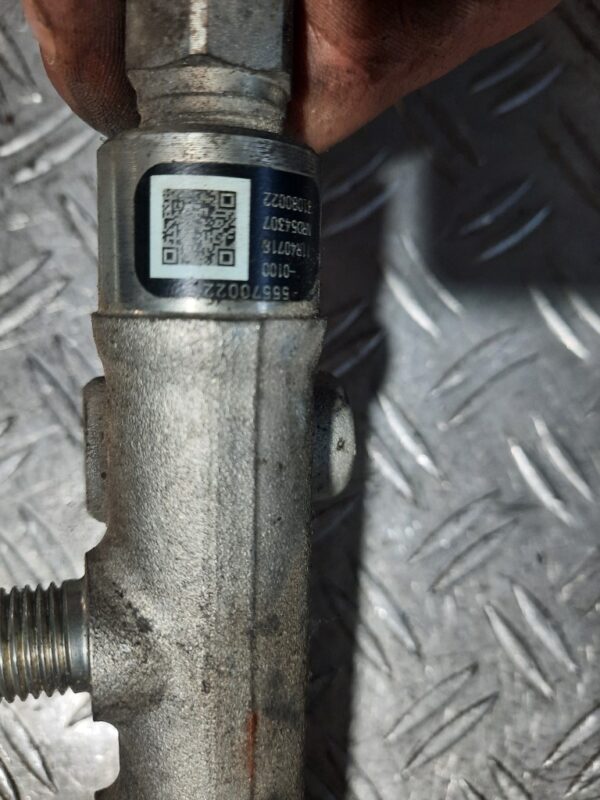 Rampa injectoare cu regulator Opel Astra J 1.6 CDTi  cod 55570022