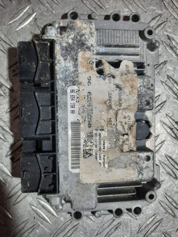Calculator motor ECU Peugeot 307 sedan 1.6 benz cod 9665415880 0261201609