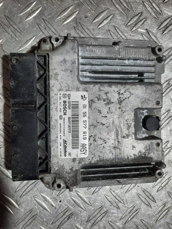 Calculator motor Opel Insignia Meriva cod 55577619  0281017453 55575349
