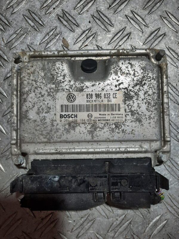 Calculator ECU motor Volkswagen Audi Skoda cod 030906032CE 0261207184