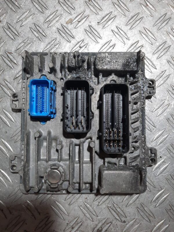 Calculator motor  Opel Astra J Cod 55484738