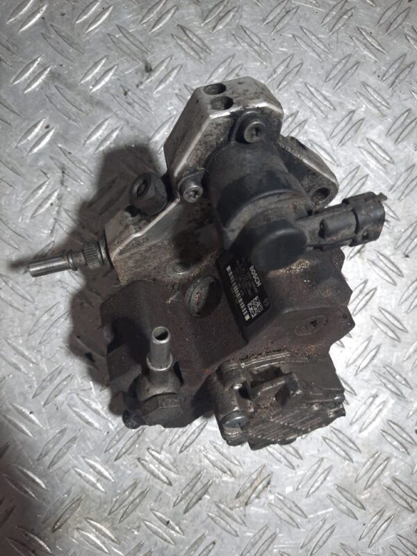 Pompa injectie Bosch Renault Trafic 2.0 Dci Opel Vivaro cod 0445010099 8200385478 8200680077