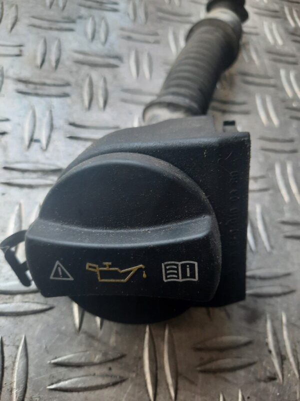 Conducta cu capac ulei 2.0 CDI Mercedes-Benz A-Class W169 cod a6400100369