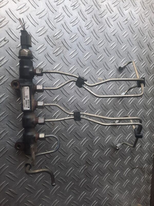 Rampa injectoare completa 1.6 HDi 109cp 9HZ Peugeot 5008 cod 9654592680
