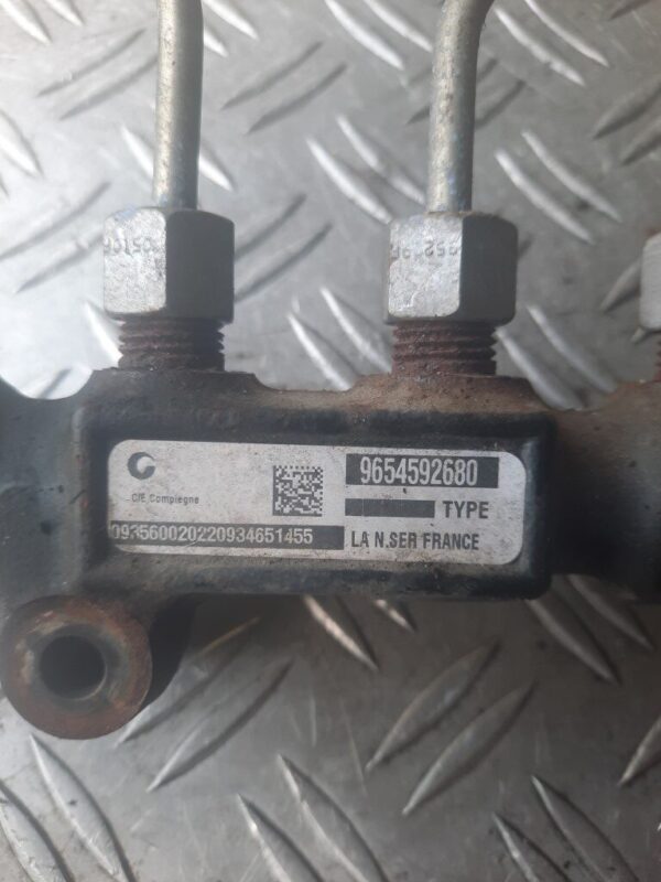 Rampa injectoare completa 1.6 HDi 109cp 9HZ Peugeot 5008 cod 9654592680