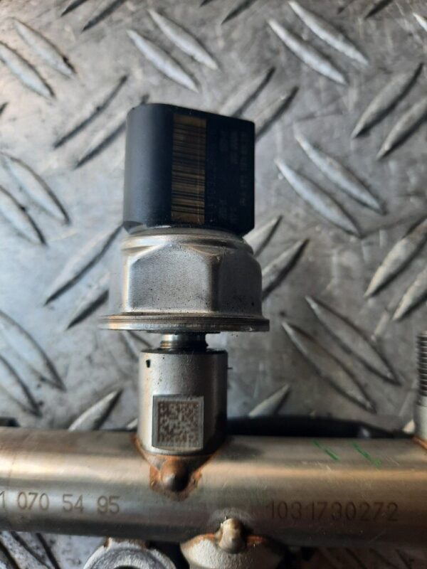 Senzor presiune combustibil HERTH+BUSS ELPARTS cod 441030266056 2711530328