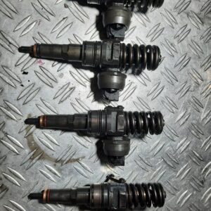 Injector Volkswagen Passat B6 2.0 TDI cod 041472015 038130073AG