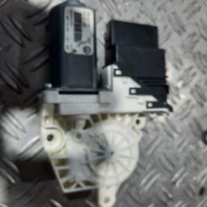 Motoras macara geam spate dreapta Volkswagen VW Golf 6 cod 1K0959704AG