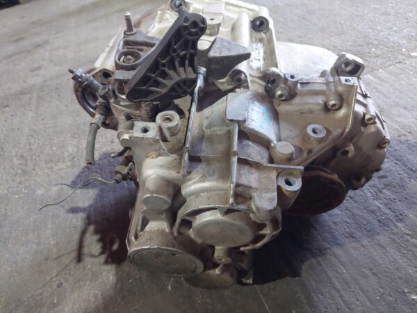 Cutie Viteze manuala 6 trepte Volkswagen Audi Seat  Skoda 2.0 Tdi  cod HDU