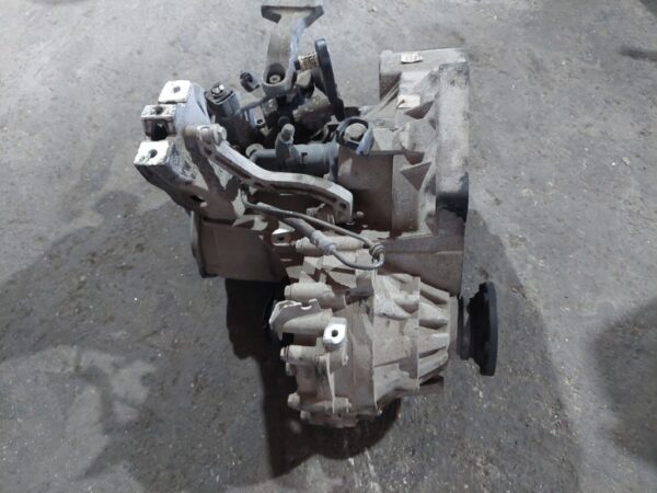 Cutie viteze Vw Jetta 1.6 TDI CAY an de fabricatie 2011 cod LHW