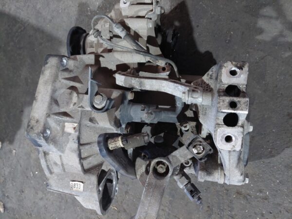 Cutie viteze Vw Jetta 1.6 TDI CAY an de fabricatie 2011 cod LHW