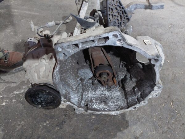 Cutie viteze Vw Jetta 1.6 TDI CAY an de fabricatie 2011 cod LHW