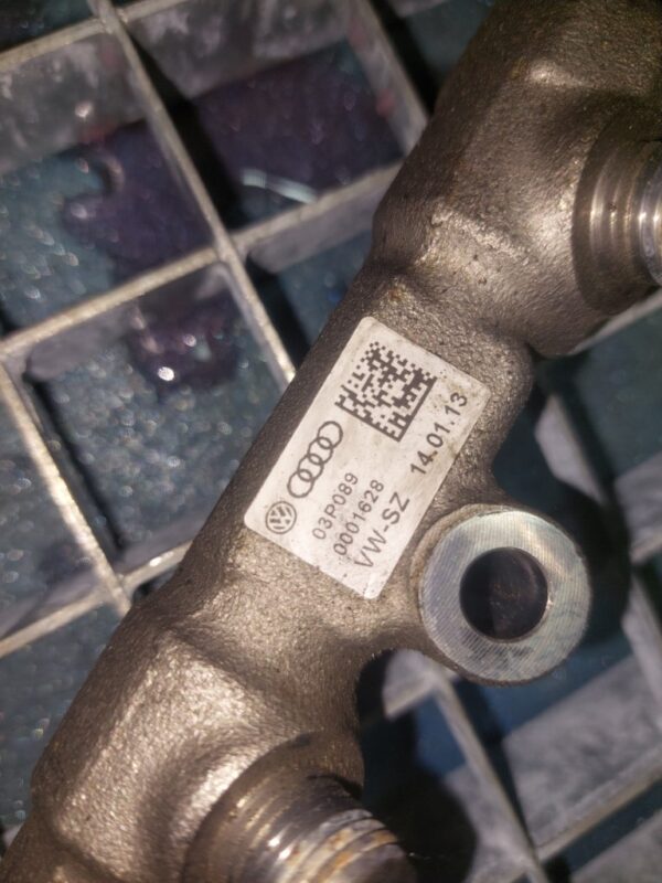 Rampa injectoare completa cu regulatoare VAG an 2013 1.2 tdi CFWA cod 03P089