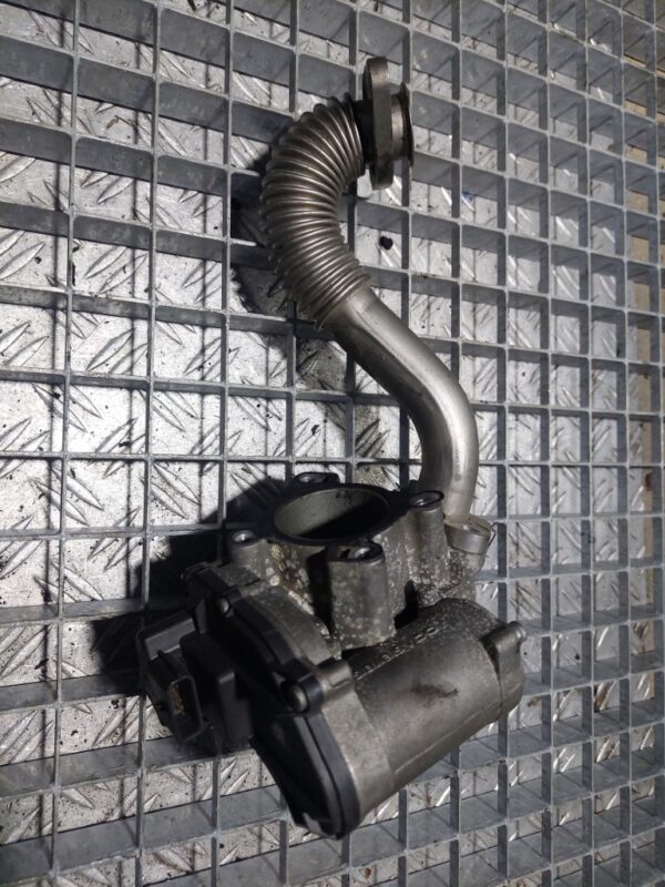 Egr cu racord Renault Nissan 2.0 2.3 DCI euro 5 cod motor M9R M9T cod 8200987088
