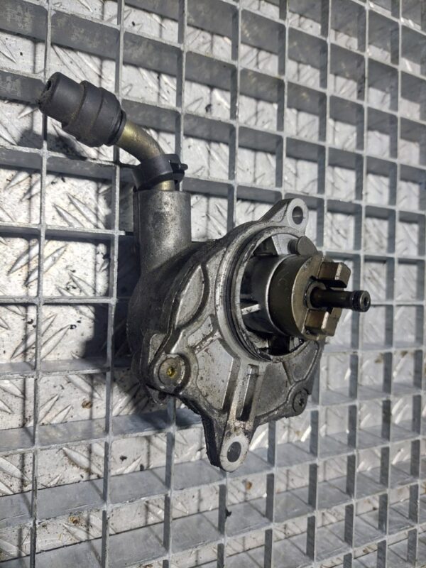 Pompa vacuum Mercedes C-Klass w203 2.2 cdi 2000 - 2007 cod A6112300065