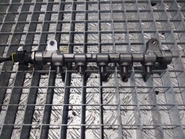 Rampa injectoare completa cu regulatoare Hyundai Kia 1.7 CRDI cod 31400-2A420