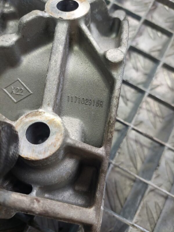 Suport alternator Dacia Logan 1.2 benzina cod motor D4F732 cod 8200025937