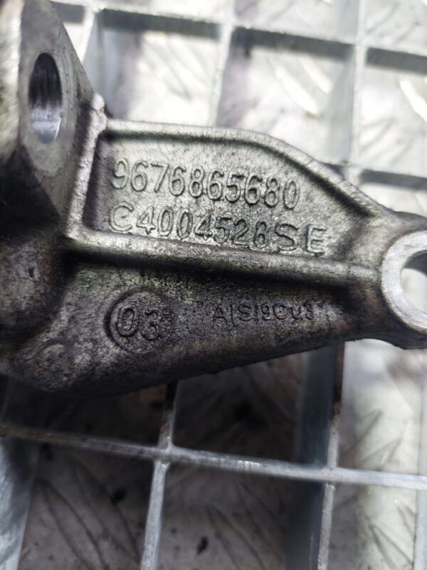 Suport alternator Peugeot 208 1.2 VTI cod  9676865680 motorizare HM01