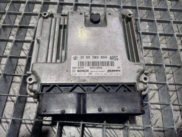 Ecu calculator motor Opel Meriva B cod 55583654 55579447 0281018454