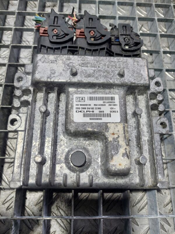 ECU Calculator motor Peugeot 5008 2.0 hdi cod 9666556980 28210851 DCM3.5