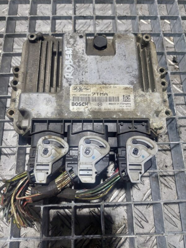 Calculator motor ECU Mazda 3 1.6 diesel cod 6M61-12A650-BA cod 0281012530 Calculator motor ECU Mazda 3 1.6 diesel cod 6M61-12A650-BA cod 0281012530