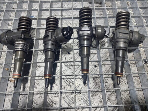 Injectoare Volkswagen Golf 5 Skoda Octavia 2 Cod 0414720215 BA