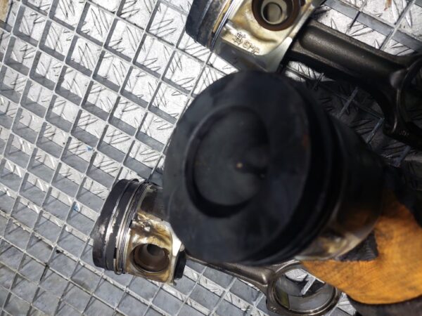 Piston cu biela Renault Koleos  motorizare M9RG832 2.0 DCI