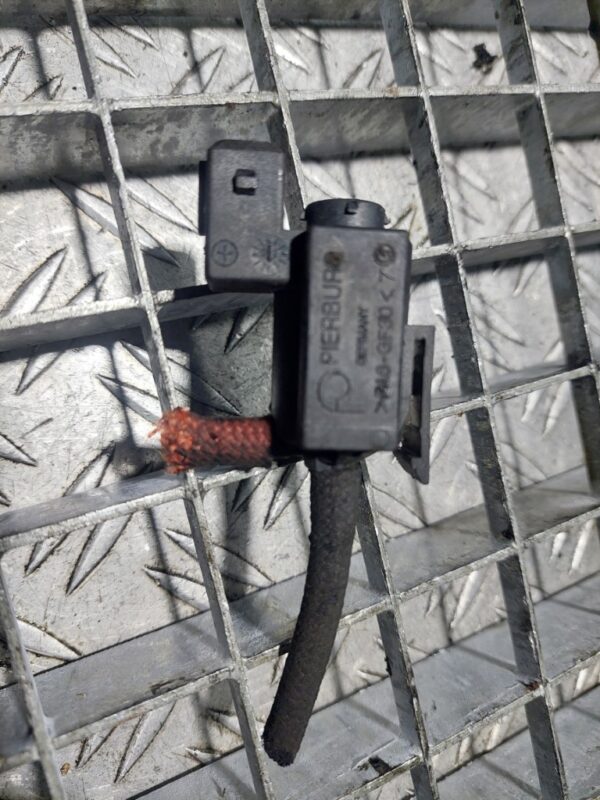 Electrovalva vacuum BMW Seria 3 f30 seria 5 f11 f10 cod 70231800