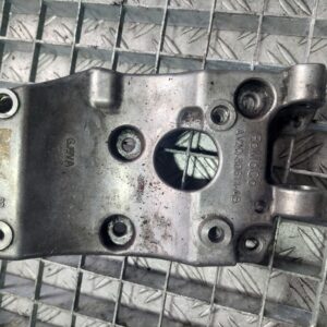 Suport compresor clima cod AV2Q-8D611-AB Ford Focus 3 1.6 tdci Suport compresor clima cod AV2Q-8D611-AB Ford Focus 3 1.6 tdci