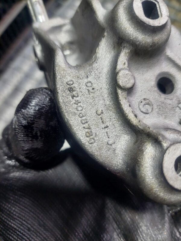 20241128_152151 Suport pompa combustibil 1.5 Bluehdi YH01 Peugeot Citroen cod 9824088780