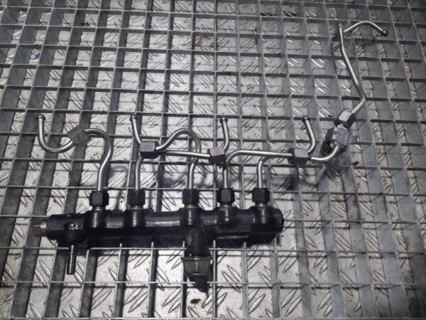 Rampa injectoare cu conducte Peugeot Citroen 2.2 Bluehdi euro 6 cod 9674300080 Rampa injectoare cu conducte Peugeot Citroen 2.2 Bluehdi euro 6 cod 9674300080