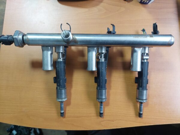 Rampa injectoare completa Opel Citroen Peugeot 1.2 thp HN05 cod 9811353880